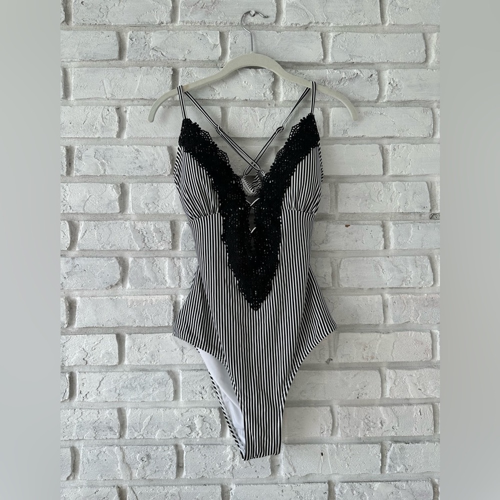 CUPSHE Swimsuit